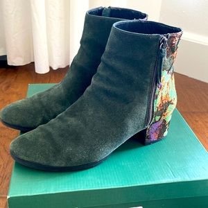 LOGO by Lori Goldstein booties - Size 8.5